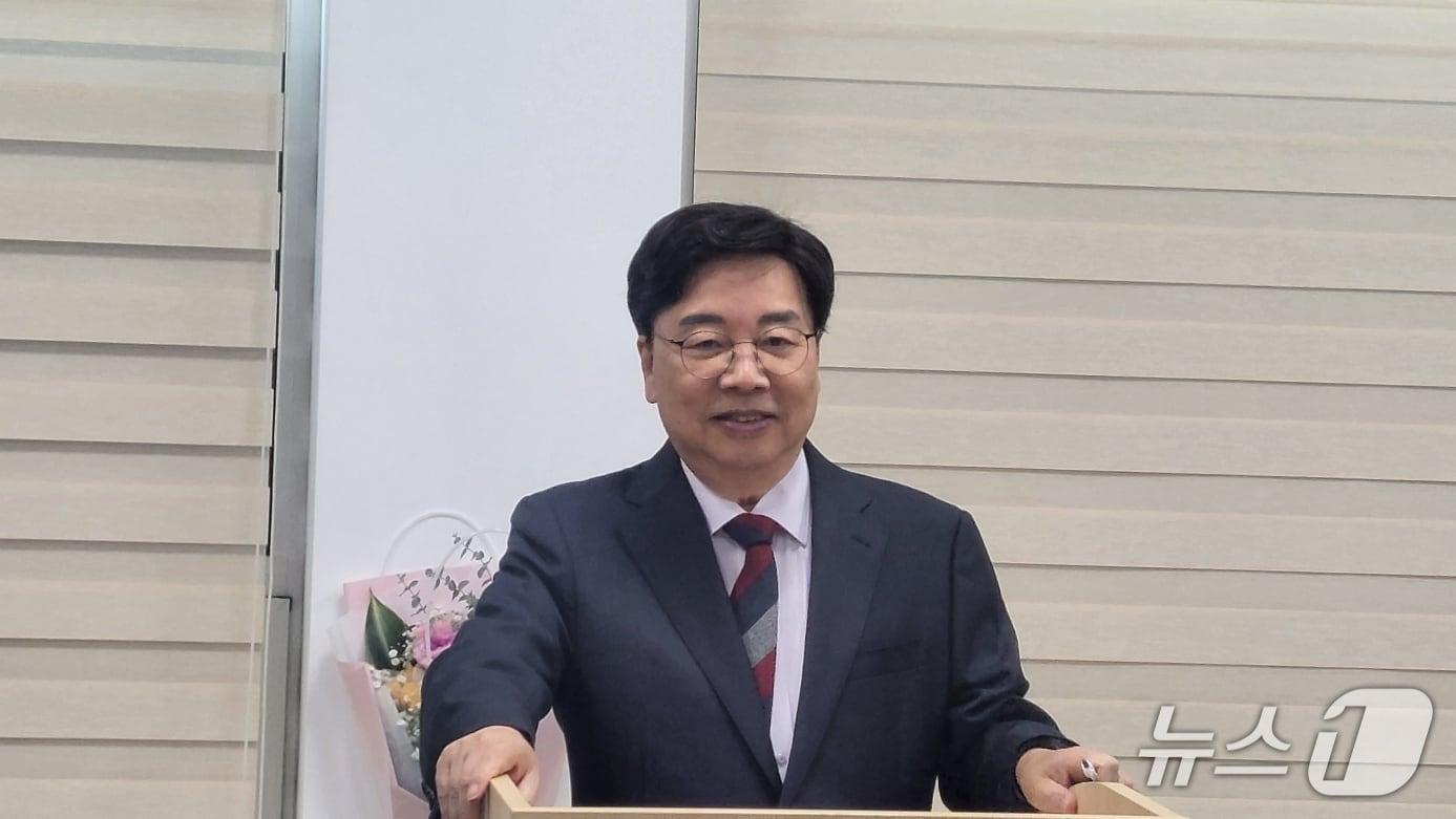 본문 이미지 - 권선택 전 대전시장이 11일 시의회 기자실에서 기자회견을 하고 있다. (박종명 기자) / 뉴스1