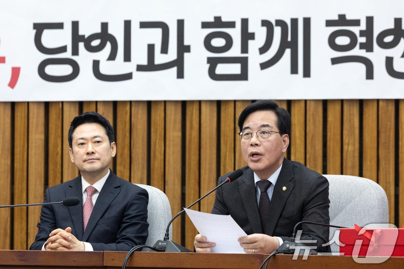 본문 이미지 - 송언석 국민의힘 원내대표가 11일 서울 여의도 국회에서 열린 지역발전 영입 인재 환영식에서 인사말하고 있다. 2026.3.11 ⓒ 뉴스1 이승배 기자