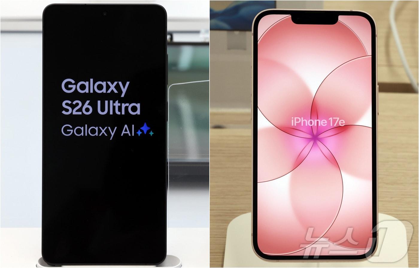 본문 이미지 - 삼성전자의 프리미엄 AI 스마트폰 ‘갤럭시S26 시리즈’와 애플의 보급형 ‘아이폰 17e’가 11일 동시에 출시됐다. 갤럭시 S26은 200만원이 넘는 울트라 모델에도 사전판매 135만대를 기록했다. 애플은 아이폰 17e를 99만원으로 책정하며 가성비 전략을 내세웠다. 사진은 이날 공식 출시한 갤럭시 S26 울트라(왼쪽)와 아이폰 17e. 2026.3.11 ⓒ 뉴스1 김진환 기자