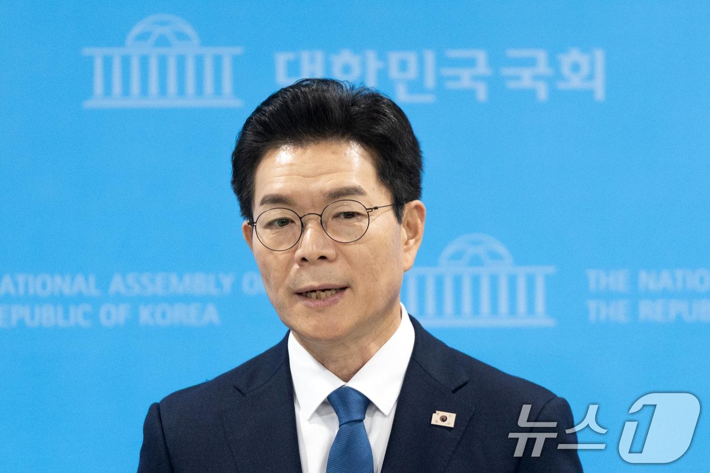 본문 이미지 - 정원오 더불어민주당 서울시장 예비후보가 지난 11일 서울 여의도 국회 소통관에서 열린 국회출입기자단 프레스데이에서 취재진의 질문에 답변하고 있다. 2026.3.11 ⓒ 뉴스1 이승배 기자