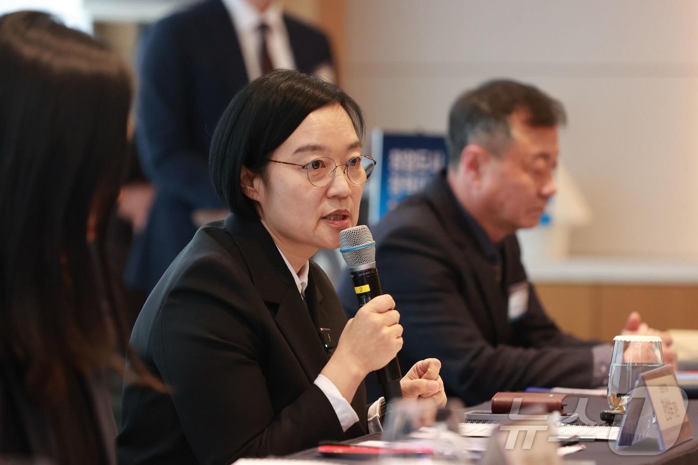 본문 이미지 - 한성숙 중소벤처기업부 장관이 11일 세종 메리어트호텔에서 열린 ‘창업도시 정책자문단 간담회’에서 인사말을 하고 있다. (중소벤처기업부 제공. 재판매 및 DB 금지) 2026.3.11 ⓒ 뉴스1