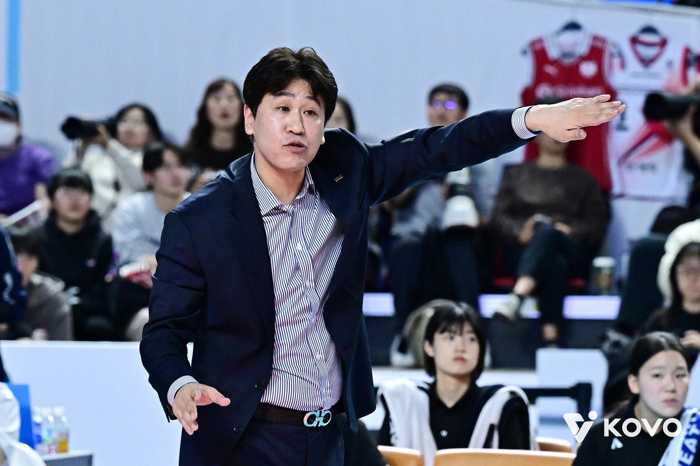 본문 이미지 -  김종민 도로공사 감독(KOVO제공)