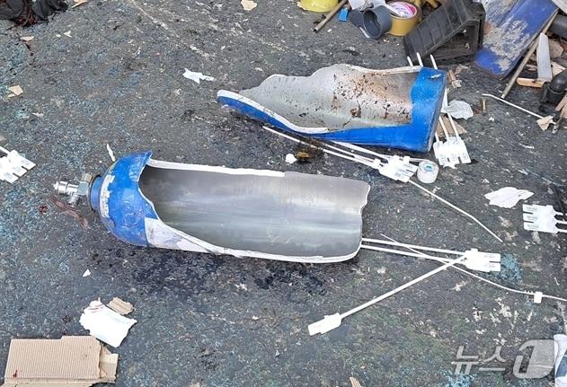 본문 이미지 - 파열된 이산화탄소 저장 용기.(울산소방본부 제공. 재판매 및 DB금지)/뉴스1