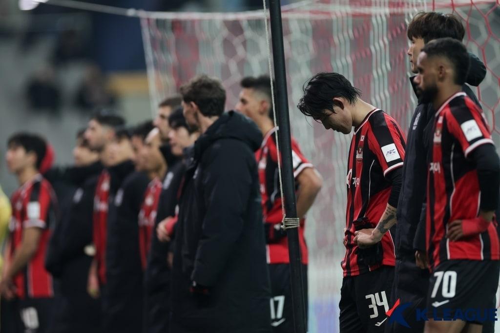 본문 이미지 - 빗셀 고베 원정에서 패배하며 ACLE 8강 진출이 무산되 FC서울. (한국프로축구연맹 제공)