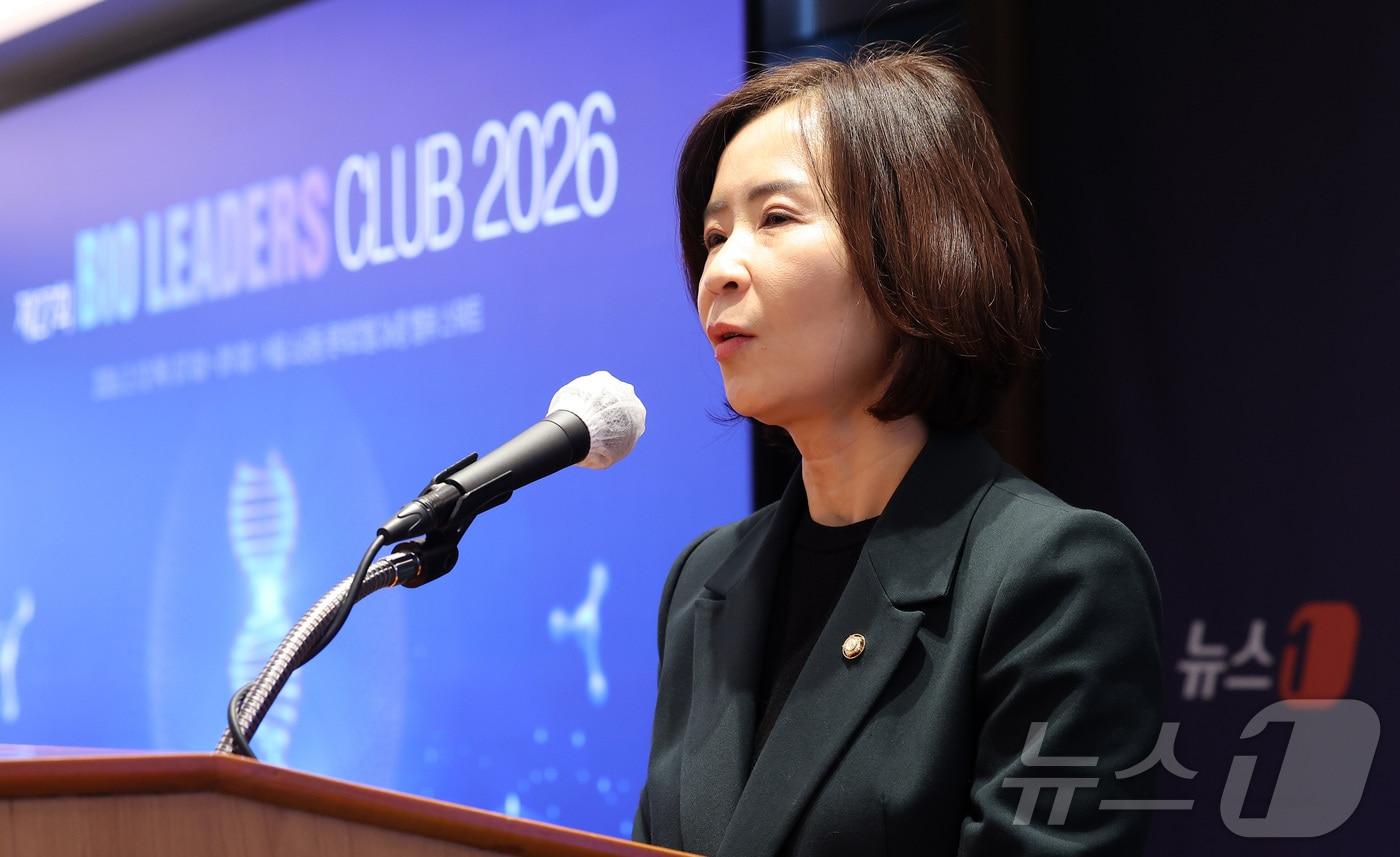 본문 이미지 - 최수진 국민의힘 의원이 12일 오전 서울 중구 롯데호텔에서 열린 '제27회 바이오리더스클럽'에서 축사를 하고 있다. 2026.3.12 ⓒ 뉴스1 김성진 기자