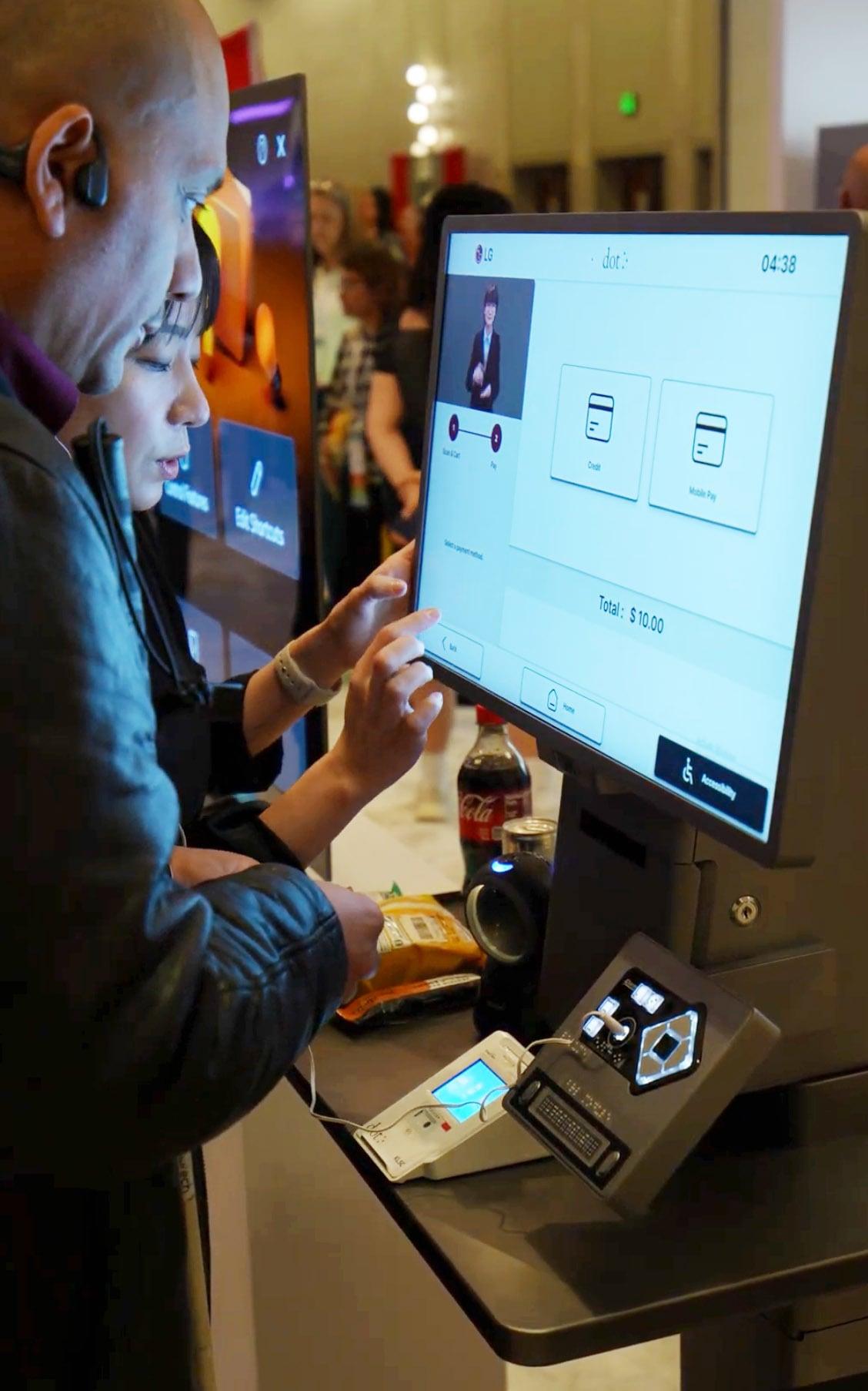 본문 이미지 - LG전자는 9일(현지시간) 미국 애너하임에서 나흘간 진행되는 접근성 콘퍼런스 '씨선 에이티 2026'(CSUN AT 2026)에 참가했다.(LG전자제공)