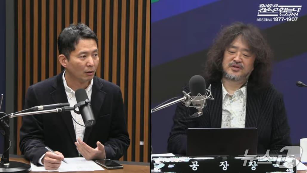 본문 이미지 -  지난 10일 김어준  씨의  유튜브 채널 '김어준의겸손은 힘들다 뉴스공장'에서 MBC 출신인 장인수 기자가 "이건 팩트, 들은 이야기"라며 이재명  대통령 최측근이자 정부 고위인사가 검사장 등에게 '대통령 공소를  취소해주면 검찰개혁법안에 검찰 입장이 반영되도록 노력하겠다'며 이른바 공소취소 거래설을 제기하고 있는 모습. (유튜브 갈무리) ⓒ 뉴스1