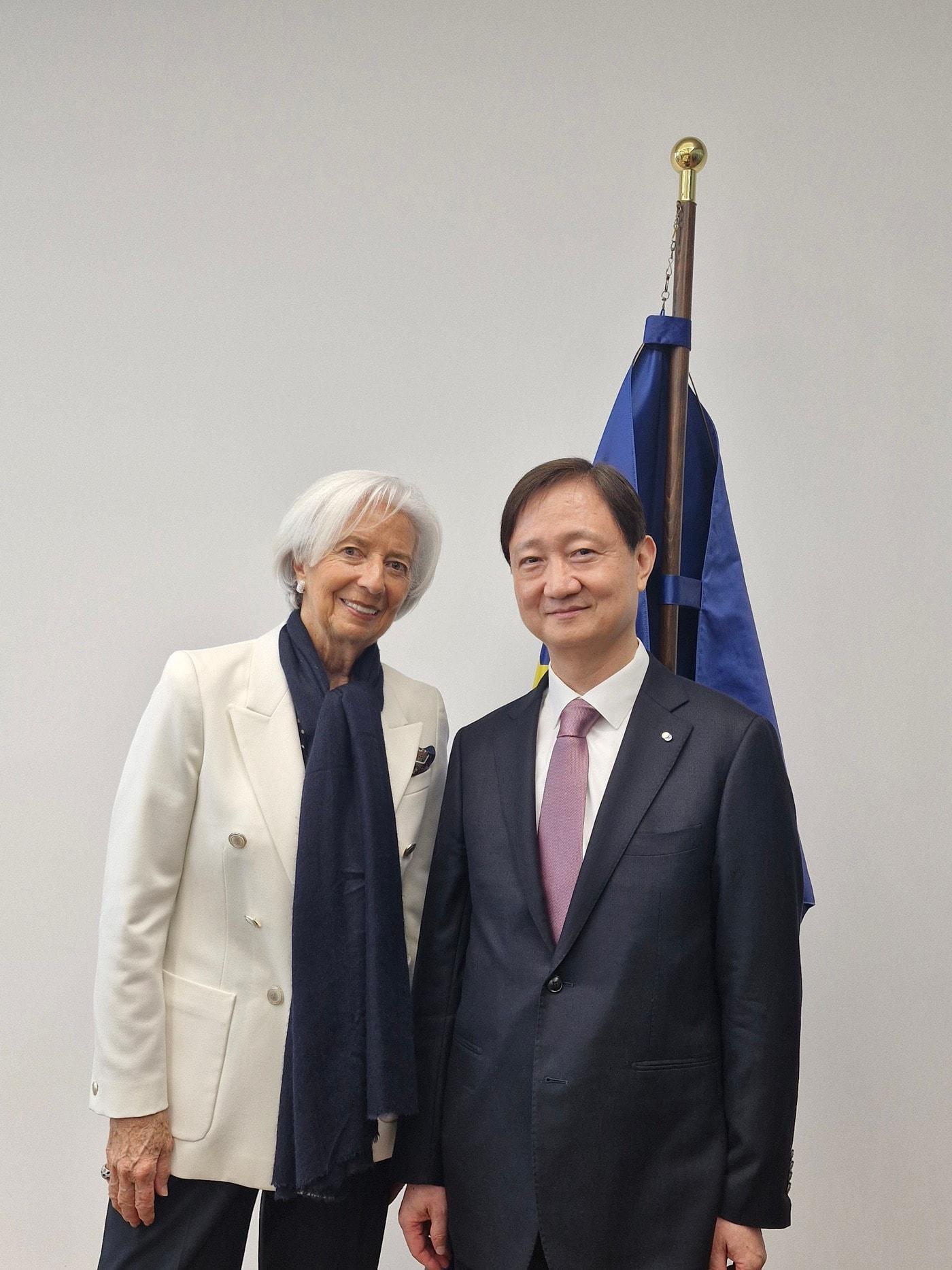 본문 이미지 - (왼쪽부터) 크리스틴 라가르드(Christine Lagarde) ECB 총재, 이찬진 금융감독원장.
