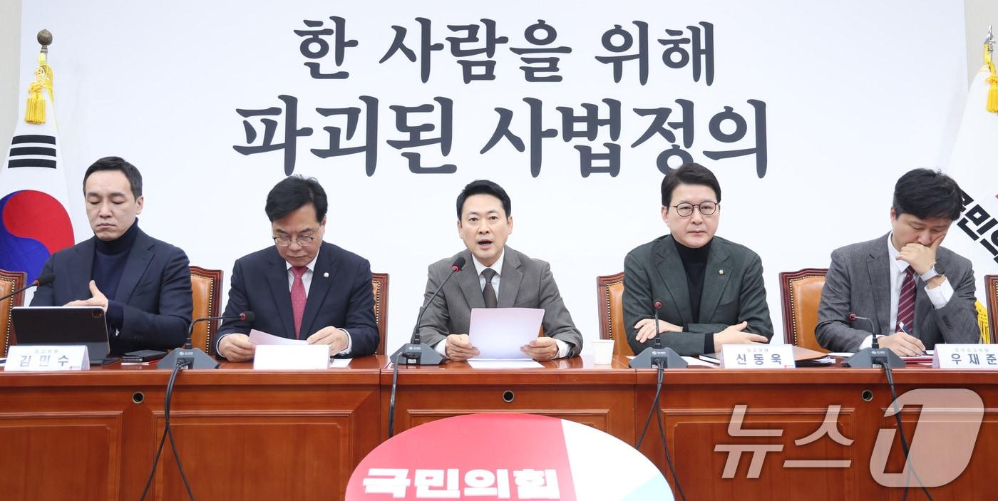 본문 이미지 - 장동혁 국민의힘 대표가 12일 서울 여의도 국회에서 열린 최고위원회의에서 발언하고 있다. 2026.3.12 ⓒ 뉴스1 신웅수 기자