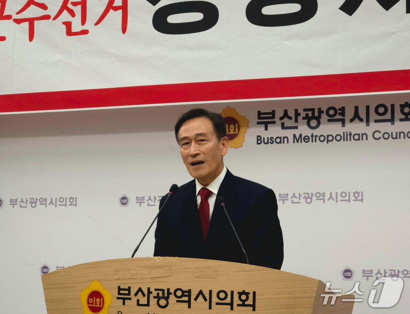 본문 이미지 - 정명시 국민의힘 부대변인이 12일 부산시의회 브리핑룸에서 기장군수 출마기자회견을 하고 있다.2026.3.12 ⓒ 뉴스1 이주현 기자