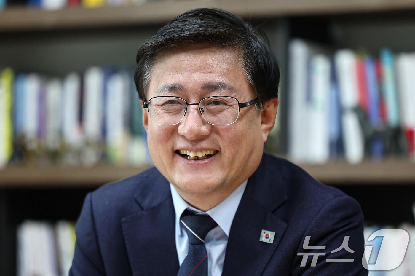 본문 이미지 - 김성환 기후에너지환경부 장관이 서울 여의도 국회에서 뉴스1과 인터뷰를 하고 있다. 2026.3.12 ⓒ 뉴스1 김도우 기자