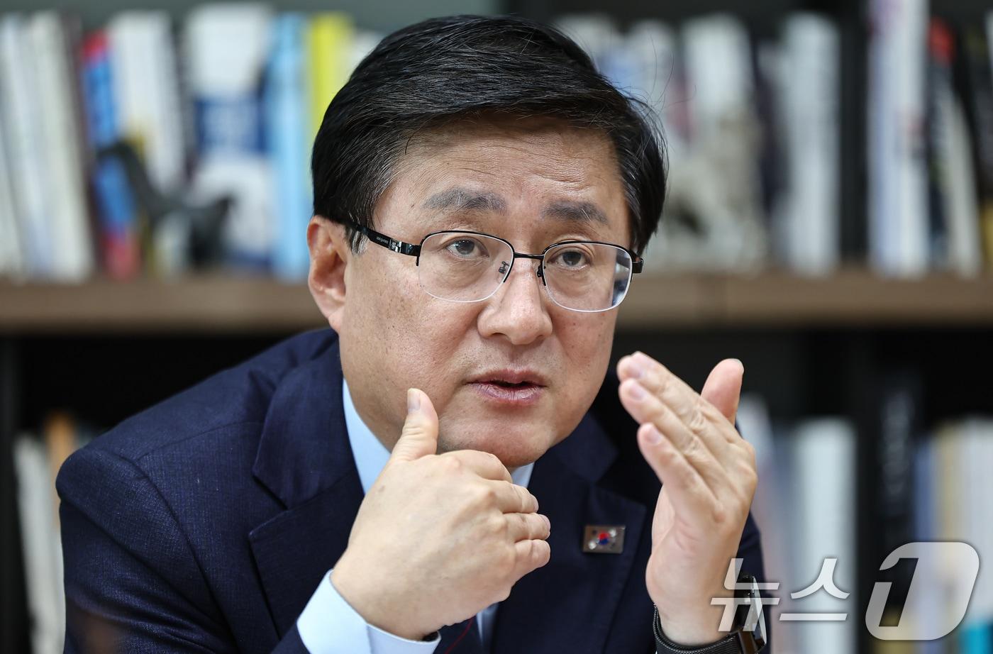 본문 이미지 - 김성환 기후에너지환경부 장관이 지난 12일 서울 여의도 국회에서 뉴스1과 인터뷰를 하고 있다. 2026.3.12 ⓒ 뉴스1 김도우 기자