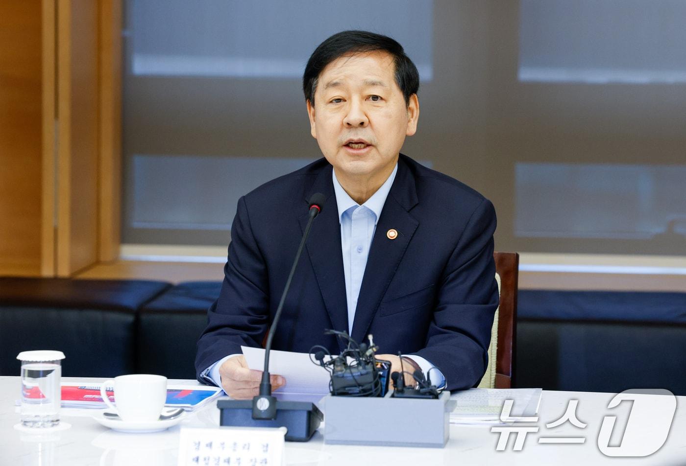 본문 이미지 - 구윤철 경제부총리 겸 재정경제부 장관이 12일 서울 중구 대한상의에서 열린 '기업혁신 지원 민관협의체 킥오프 회의'에 참석해 모두 발언을 하고 있다. 2026.3.12 ⓒ 뉴스1 안은나 기자