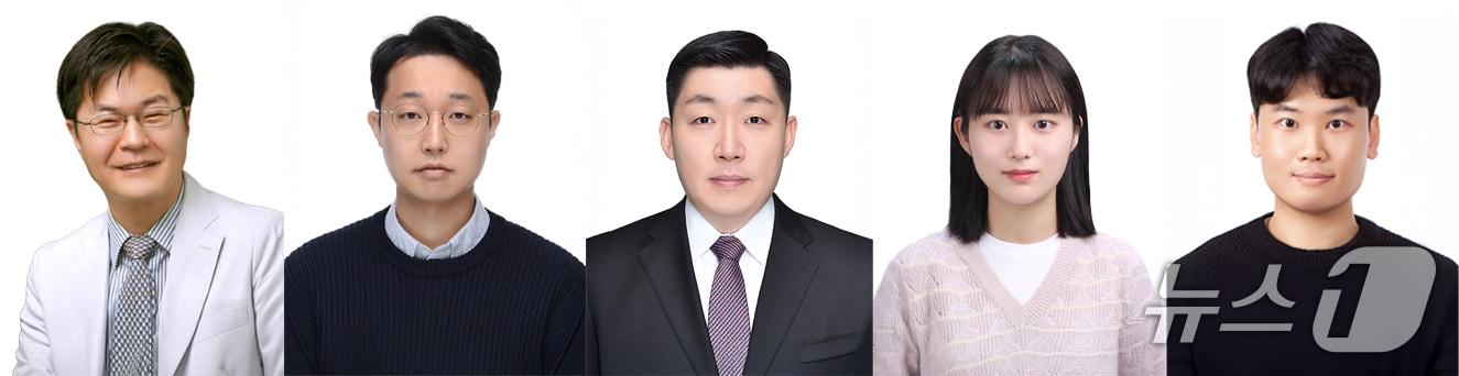 본문 이미지 - GIST 서지원 교수, KIST 김재홍·박일수 박사, 윤재원 석사, GIST 화학과 윤희웅 박사과정생(왼쪽부터)(지스트 제공, 재판매 및 DB 금지)/뉴스1 