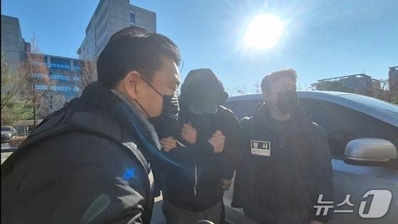 본문 이미지 - 구속전피의자심문(영장실질심사)에 출석한 김영우.