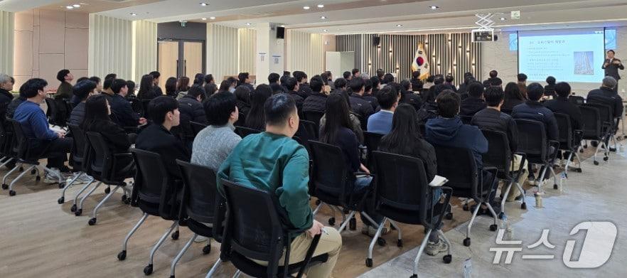 본문 이미지 - 강연 모습.(부산도시공사 제공. 재판매 및 DB금지)