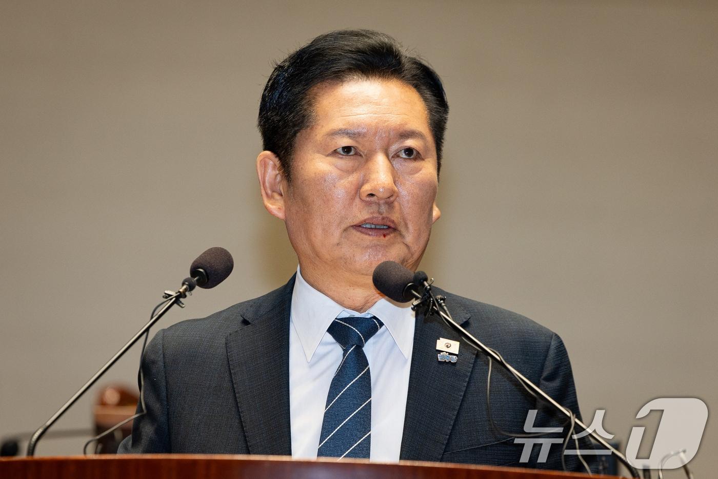 본문 이미지 - 정청래 더불어민주당 대표가 12일 서울 여의도 국회에서 열린 의원총회에서 모두 발언을 하고 있다. 2026.3.12 ⓒ 뉴스1 유승관 기자