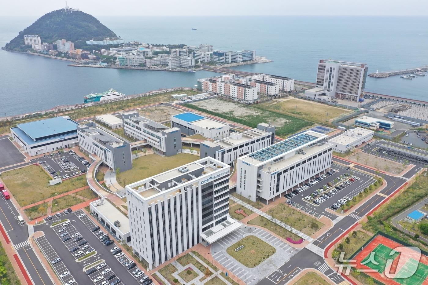 본문 이미지 - 부산 영도구 한국해양과학기술원(KIOST) 본원 전경.