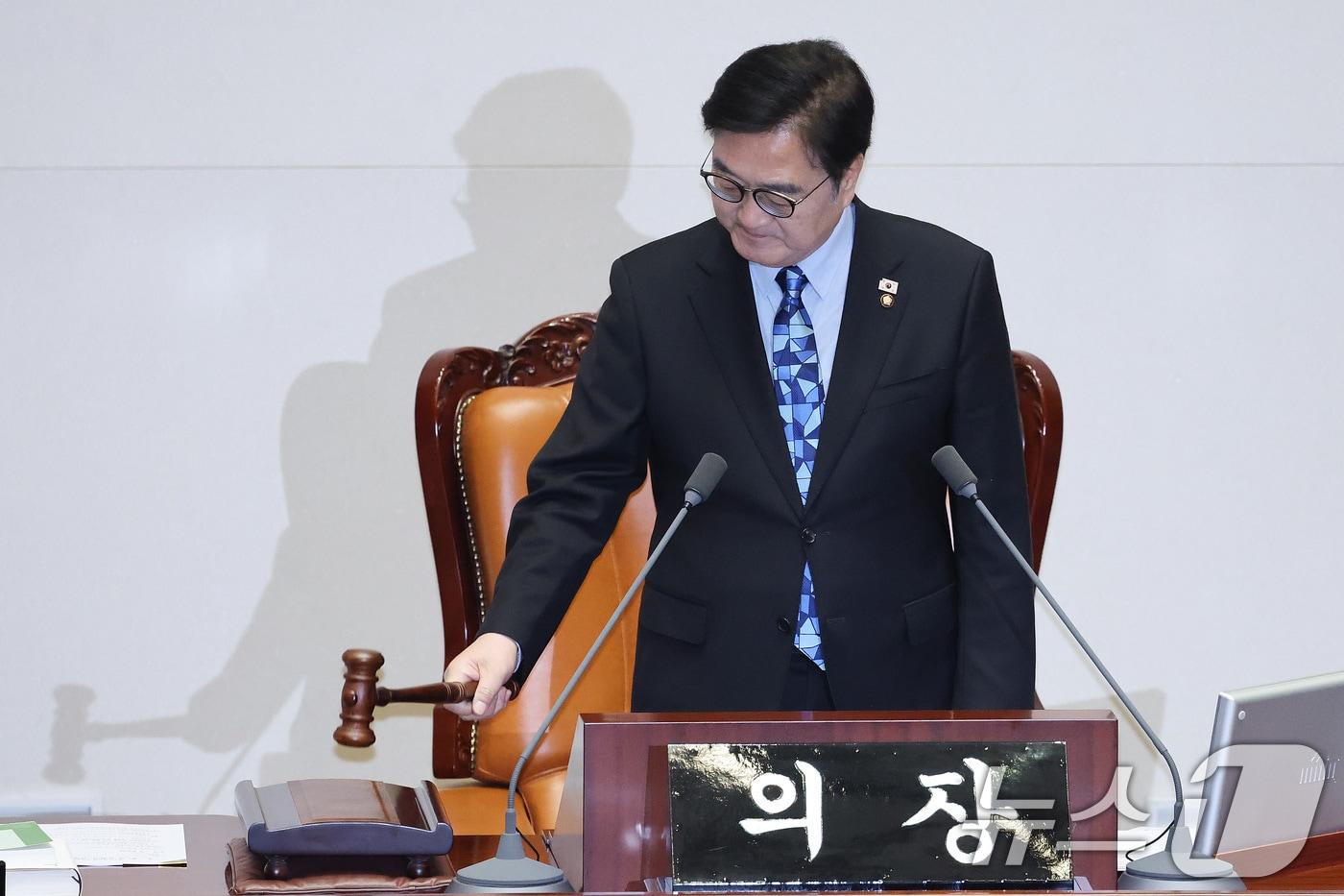 본문 이미지 - 우원식 국회의장이 12일 서울 여의도 국회에서 열린 제433회국회(임시회) 제1차 본회의를 개의하고 있다. 2026.3.12 ⓒ 뉴스1 신웅수 기자