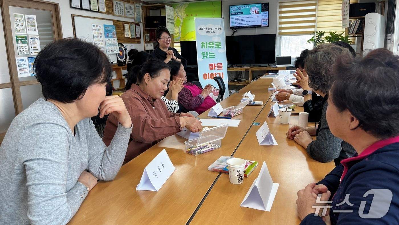 본문 이미지 - 충북 괴산 치유로 잇는 마을이야기 운영 모습.(괴산군 제공. 재판매 및 DB금지)