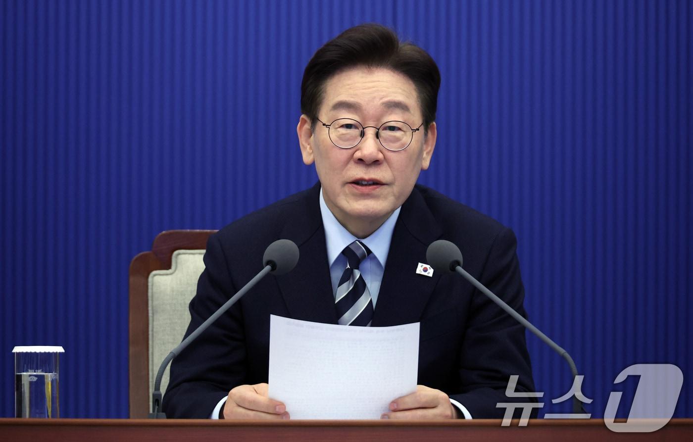 본문 이미지 - 이재명 대통령이 12일 청와대 여민관에서 열린 수석보좌관회의에서 발언하고 있다. (청와대통신사진기자단) 2026.3.12 ⓒ 뉴스1 허경 기자