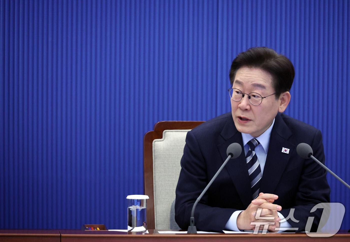 본문 이미지 - 이재명 대통령이 12일 청와대 여민관에서 열린 수석보좌관회의에서 발언하고 있다. (청와대통신사진기자단) 2026.3.12 ⓒ 뉴스1 허경 기자