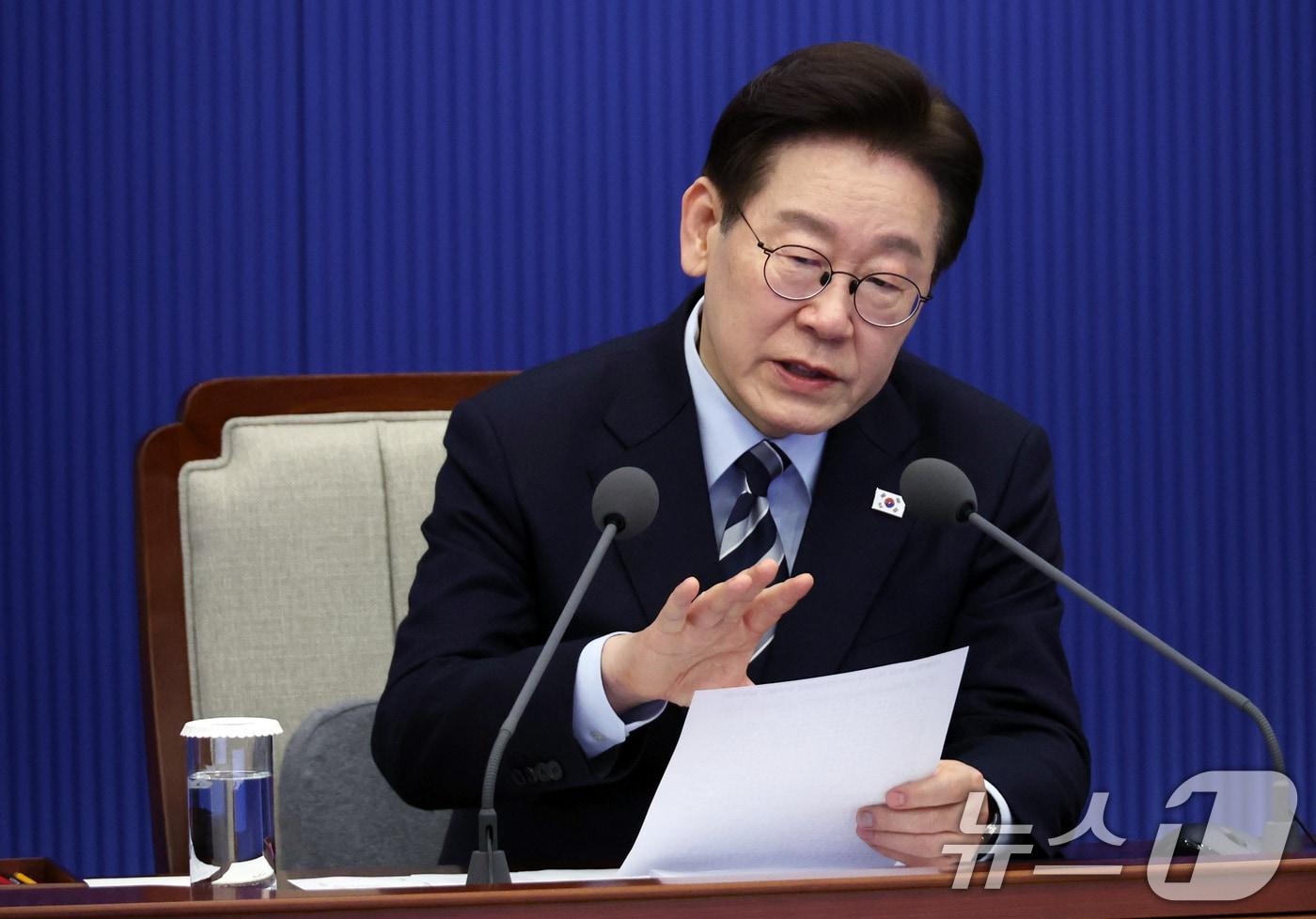 본문 이미지 - 이재명 대통령이 12일 청와대 여민관에서 열린 수석보좌관회의에서 발언하고 있다. (청와대통신사진기자단) 2026.3.12 ⓒ 뉴스1 허경 기자