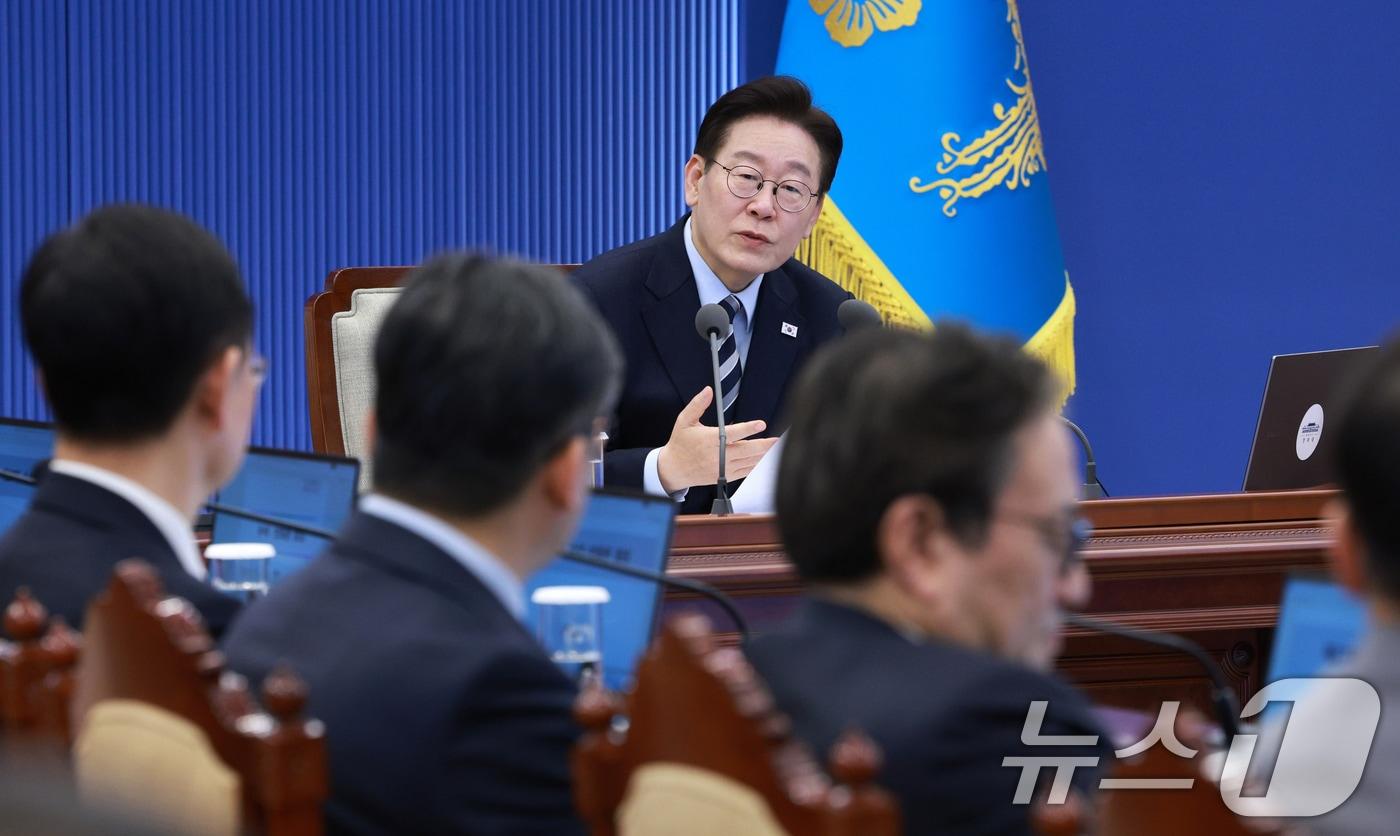 본문 이미지 - 이재명 대통령이 12일 청와대 여민관에서 열린 수석보좌관회의에서 발언하고 있다. (청와대통신사진기자단) 2026.3.12 ⓒ 뉴스1 허경 기자