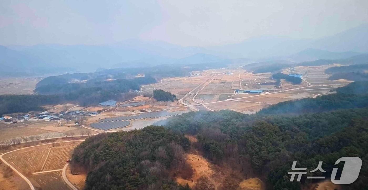 본문 이미지 - 12일 오후 1시 10분께 전북 남원시 덕과면 용산리 일원에 산불이 발생했다.(산림청 제공. 재판매 및 DB금지)