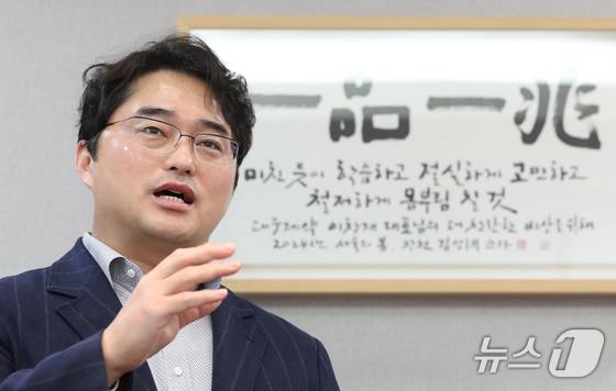 본문 이미지 - 이창재 대웅제약 대표가 뉴스1과의 인터뷰에서 디지털 헬스케어를 활용한 질환 위험도 예측과 정밀의료 등을 소개하고 있다. 2026. 3. 23/뉴스1 오대일 기자