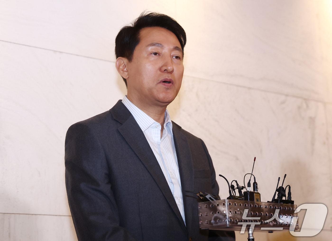 본문 이미지 - 오세훈 서울시장이 12일 오후 서울 중구 더 플라자 호텔에서 열린 2026 하이서울기업지원 사업 관련 특별강의를 마친 뒤 가진 백브리핑에서 국민의힘 6·3 지방선거 후보 등록 관련 발언을 하고 있다. 2026.3.12 ⓒ 뉴스1 김민지 기자