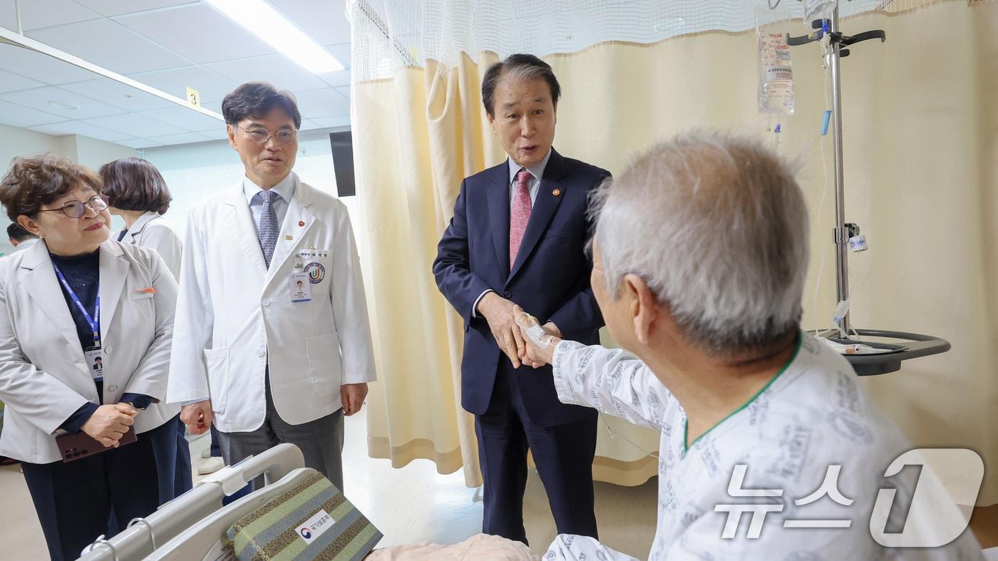 본문 이미지 - 권오을 국가보훈부 장관.(국가보훈부 제공. 재판매 및 DB 금지) 2026.3.12 ⓒ 뉴스1