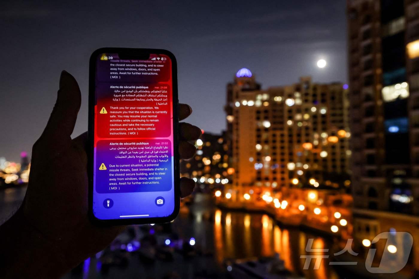 본문 이미지 - UAE의 이란 공습 경보. 2026.03.05 ⓒ AFP=뉴스1