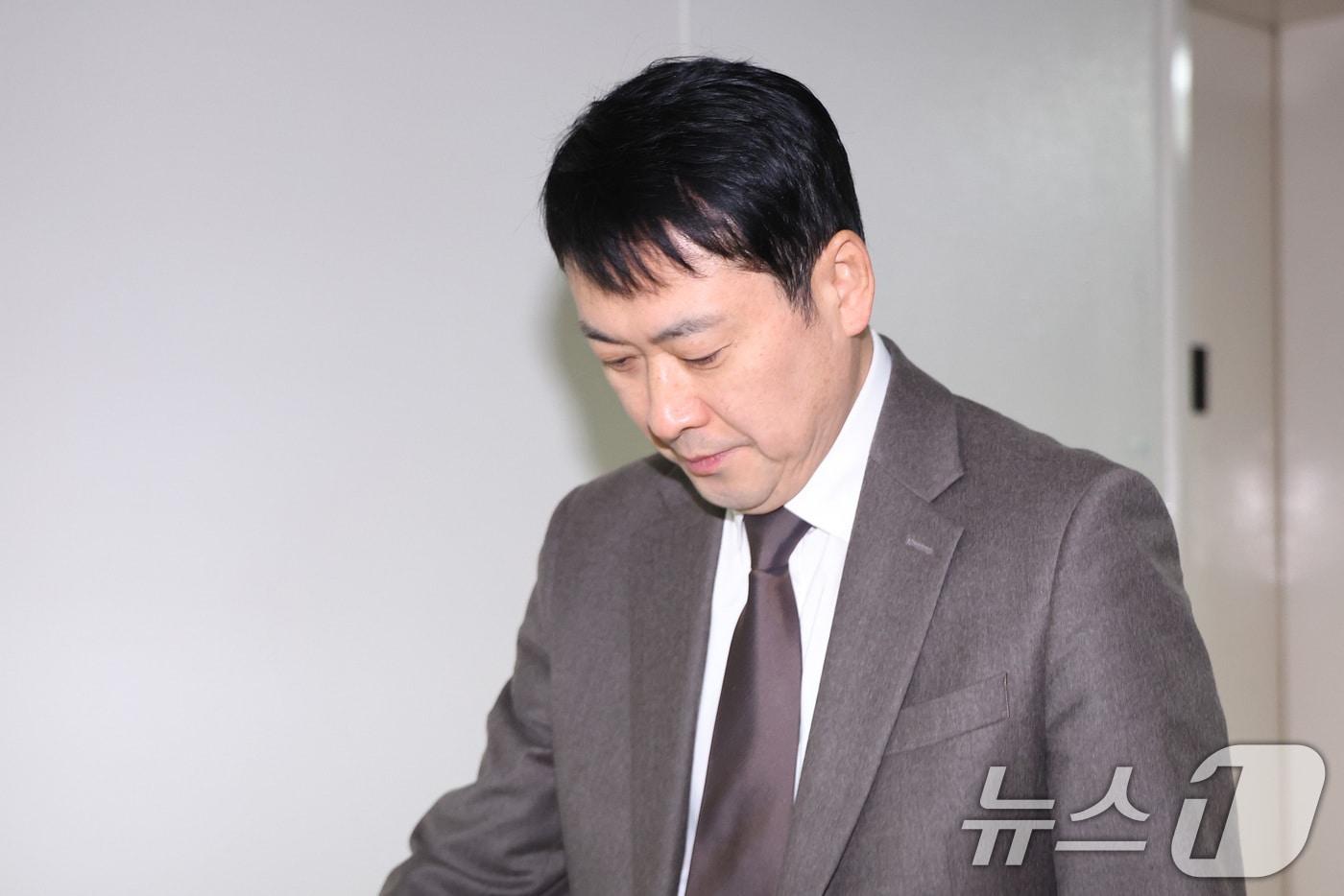 본문 이미지 - 장동혁 국민의힘 대표가 13일 서울 여의도 국회에서 이동하고 있다. 2026.3.13 ⓒ 뉴스1 신웅수 기자