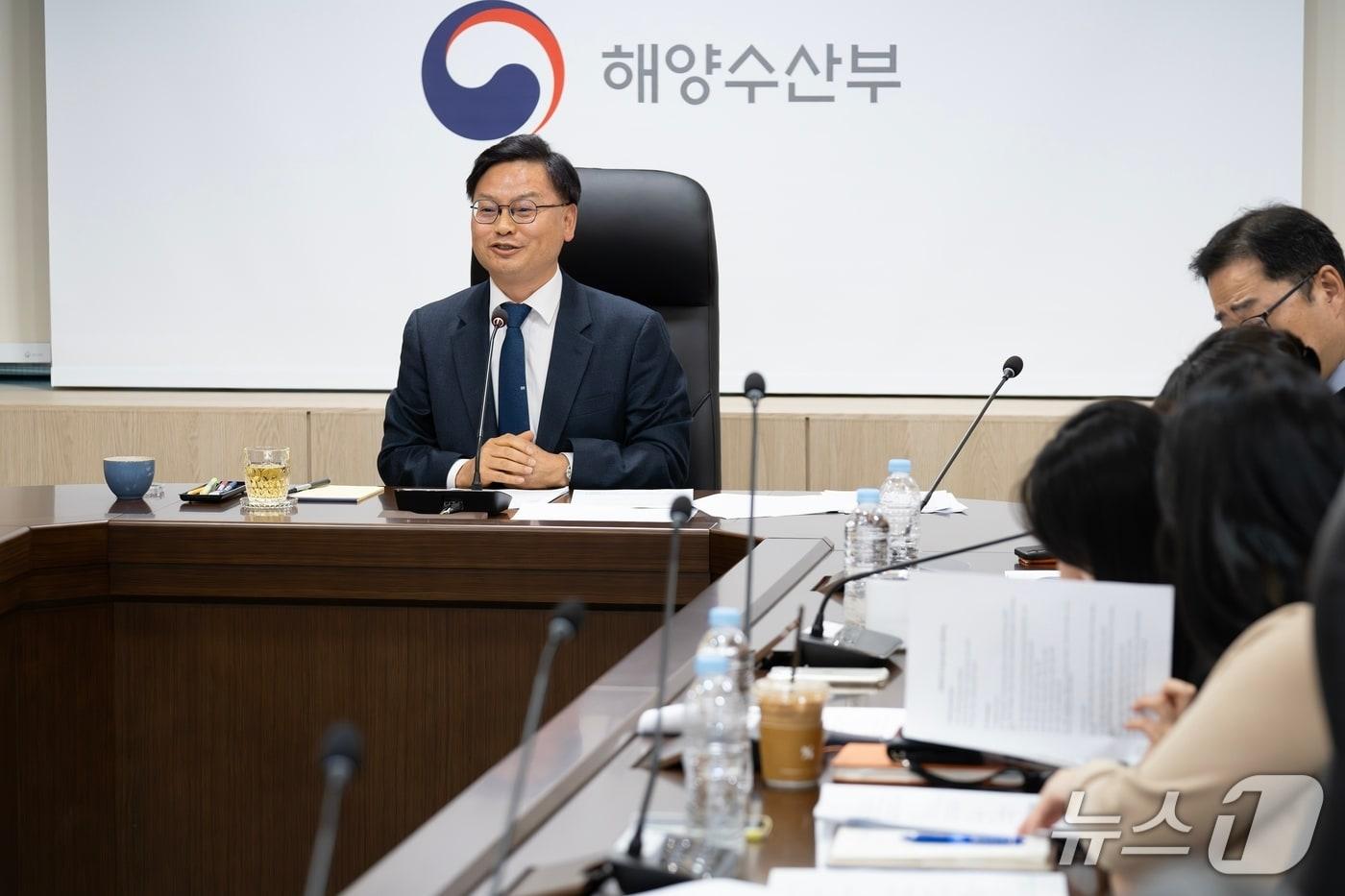 본문 이미지 - 김성범 해양수산부 장관 직무대행이 13일 제4차 UN해양총회 관련 주요 사안을 논의하기 위해 공동개최국인 칠레, UN측과 고위급 회의를 개최하고 있다.(해양수산부 제공)