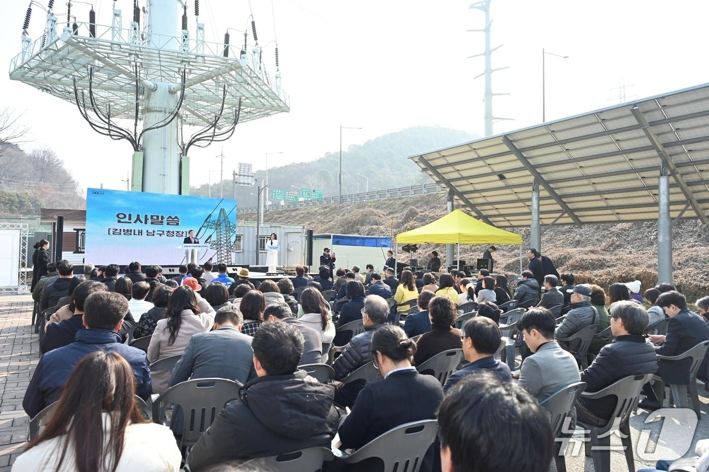 본문 이미지 - 지난 12일 광주 남구 진월동 다목적체육관에서 송전탑 이설을 앞두고 주민설명회가 열리고 있다(광주 남구 제공. 재판매 및 DB 금지)