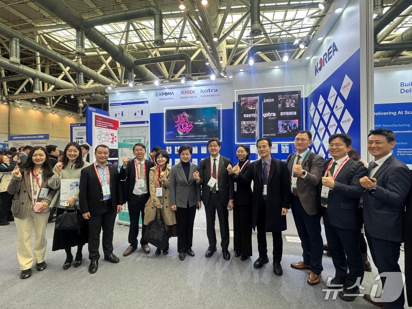 본문 이미지 - 한국보건산업진흥원(보산진)과 보건복지부는 한국제약바이오협회, 대한무역투자진흥공사(코트라)와 함께 중국 쑤저우에서 개최되는 'BIO CHINA(바이오 차이나) 2026'에 처음으로 한국관을 조성해 운영한다고 13일 밝혔다.(한국보건산업진흥원 제공)