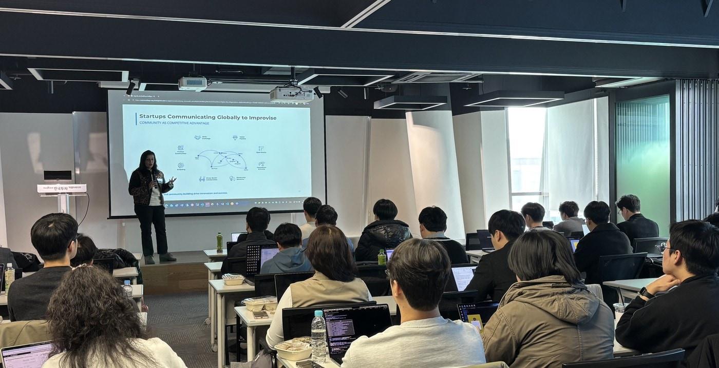 본문 이미지 - 12일 한국투자금융그룹이 개최한 '글로벌 스케일 업' 워크숍에서 스미타 로이(Smita Roy) MS 아시아 디지털 스타트업 및 ISV 부문 세일즈 디렉터가 강연하고 있다. (한국투자증권 제공)