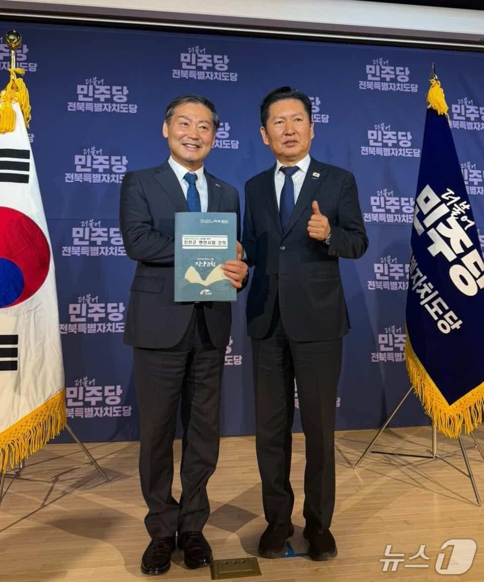 본문 이미지 - 13일 전춘성 전북 진안군수가 정청래 민주당 대표를 만나 현안을 건의했다.2026.3.13/뉴스1