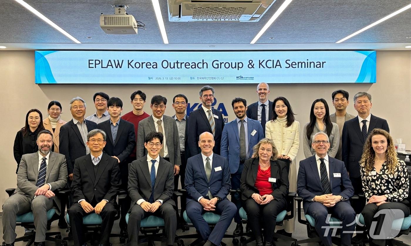 본문 이미지 - 한국화학산업협회는 13일 서울시 종로구 한국화학산업협회 회의실에서 ‘2026년 제1차 국제 탄소중립전략 및 기술교류회’를 개최했다. (사진제공 = 한국화학산업협회) 