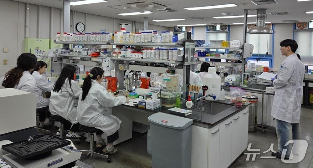 본문 이미지 - 보건소 검사요원 교육 사진 (인천시 제공.재판매 및 DB금지)