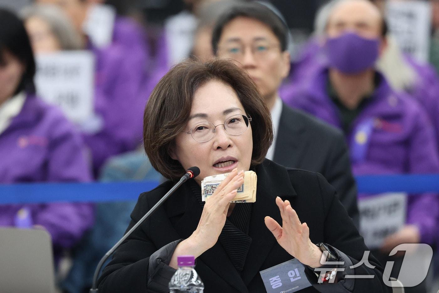 본문 이미지 - 박희영 용산구청장이 13일 서울 중구 은행회관에서 열린 10·29 이태원참사 진상규명 청문회에서 위원 질의에 답하고 있다. (공동취재) 2026.3.13 ⓒ 뉴스1 김도우 기자