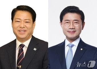 본문 이미지 - 민주당 광양시장 후보군인 박성현 전 여수광양항만공사 사장(사진 왼쪽), 정인화 현 광양시장 