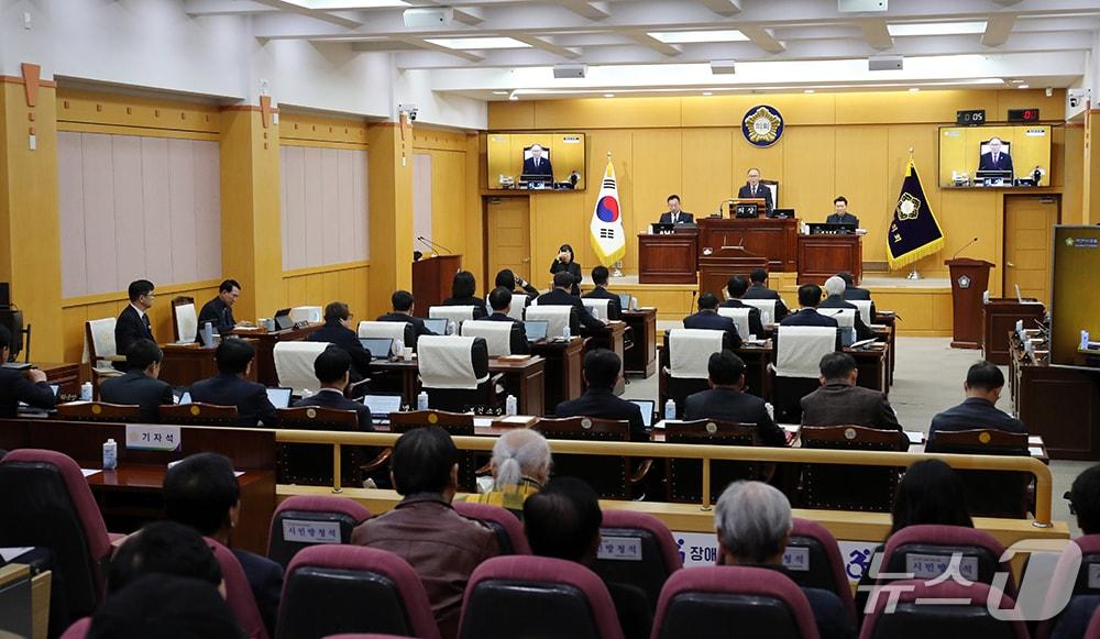 본문 이미지 - 서산시의회가 제312회 마지막 임시회 제2차 본회의 모습(서산시의회 제공. 재판매 및 DB금지)2026.3.13/뉴스1
