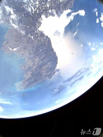 본문 이미지 - ‘진주샛-1B’가 촬영한 한반도 모습(진주시 제공. 재판매 및 DB금지).