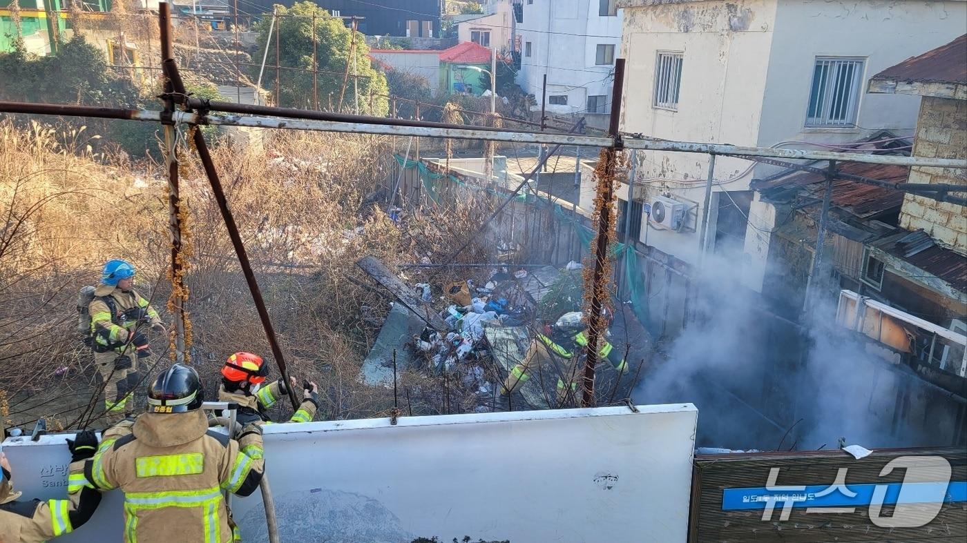 본문 이미지 - 화재 현장(제주소방본부 제공. 재판매 및 DB금지)/뉴스1