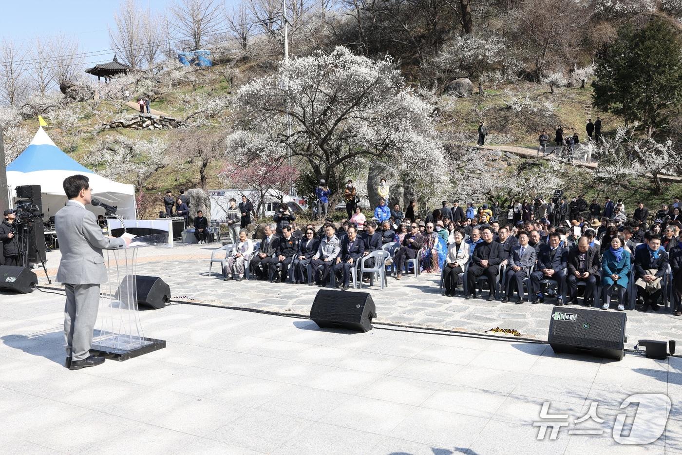 본문 이미지 - 13일  광양매화문화관과 주무대에서 제25회 광양매화축제 개막식이 열렸다(광양시 제공)