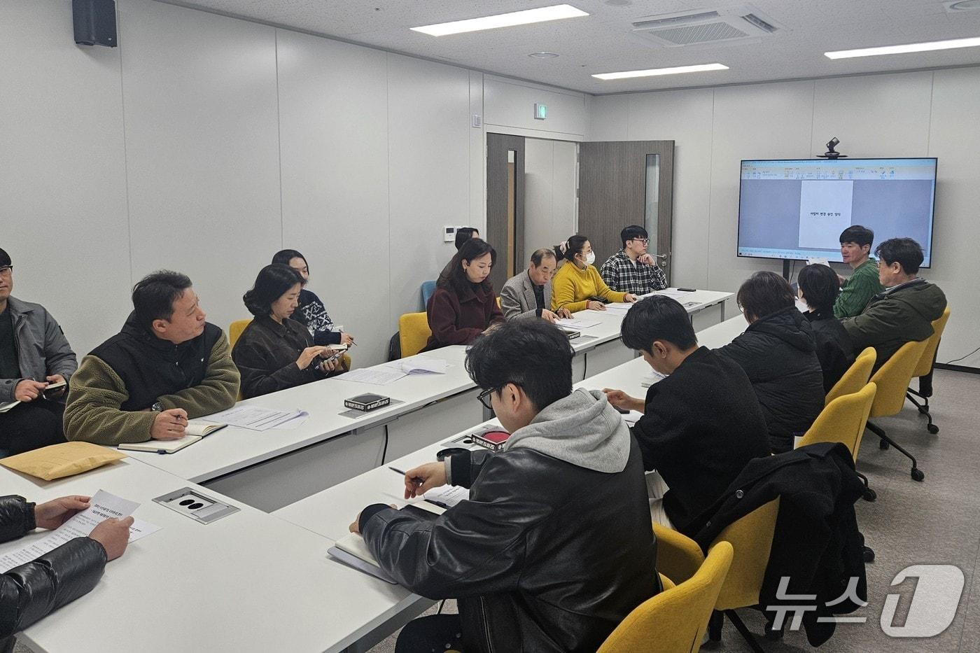 본문 이미지 - 13일 부산테크노파크 블루푸드센터에서 '수산식품기업 도약지원사업'에 선정된 지역 기업 12개 사가 참석한 가운데 사업설명회가 진행되고 있다.(부산테크노파크 제공. 재판매 및 DB금지)