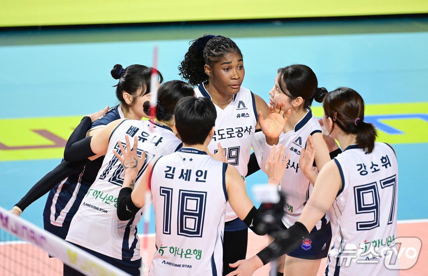 본문 이미지 - 도로공사가 여자 프로배구 정규리그 1위를 차지했다. (KOVO 제공)