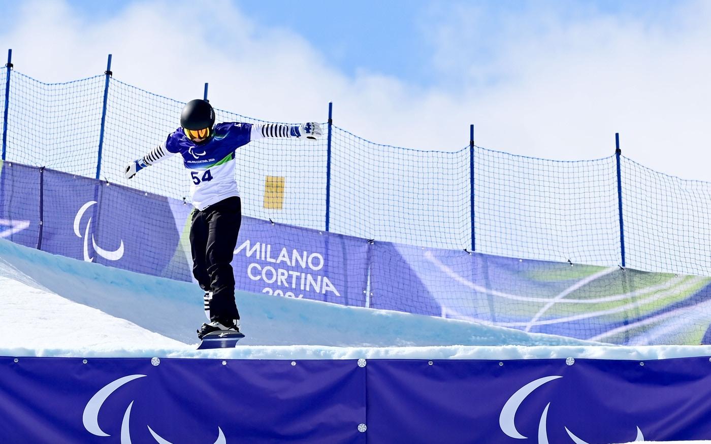 본문 이미지 - 이제혁은 13일 열린 2026 밀라노·코르티나담페초 동계패럴림픽 스노보드 뱅크드 슬라롬 남자 하지 장애(SB-LL2)에서 16위를 기록했다. (대한장애인체육회 제공)